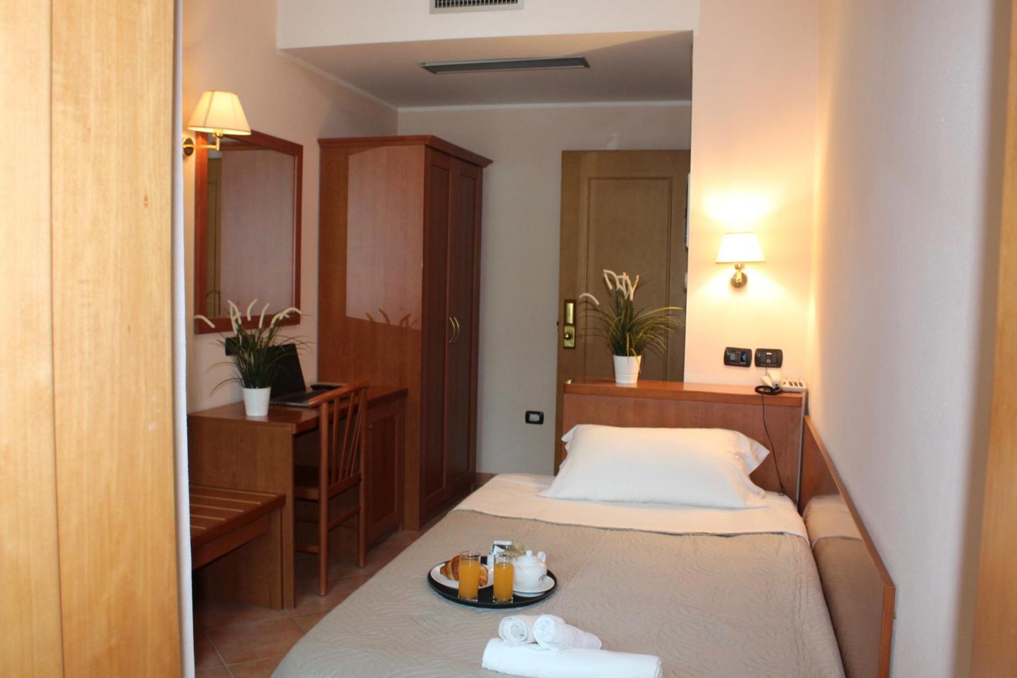 Hotel Jole 체제나티코 외부 사진