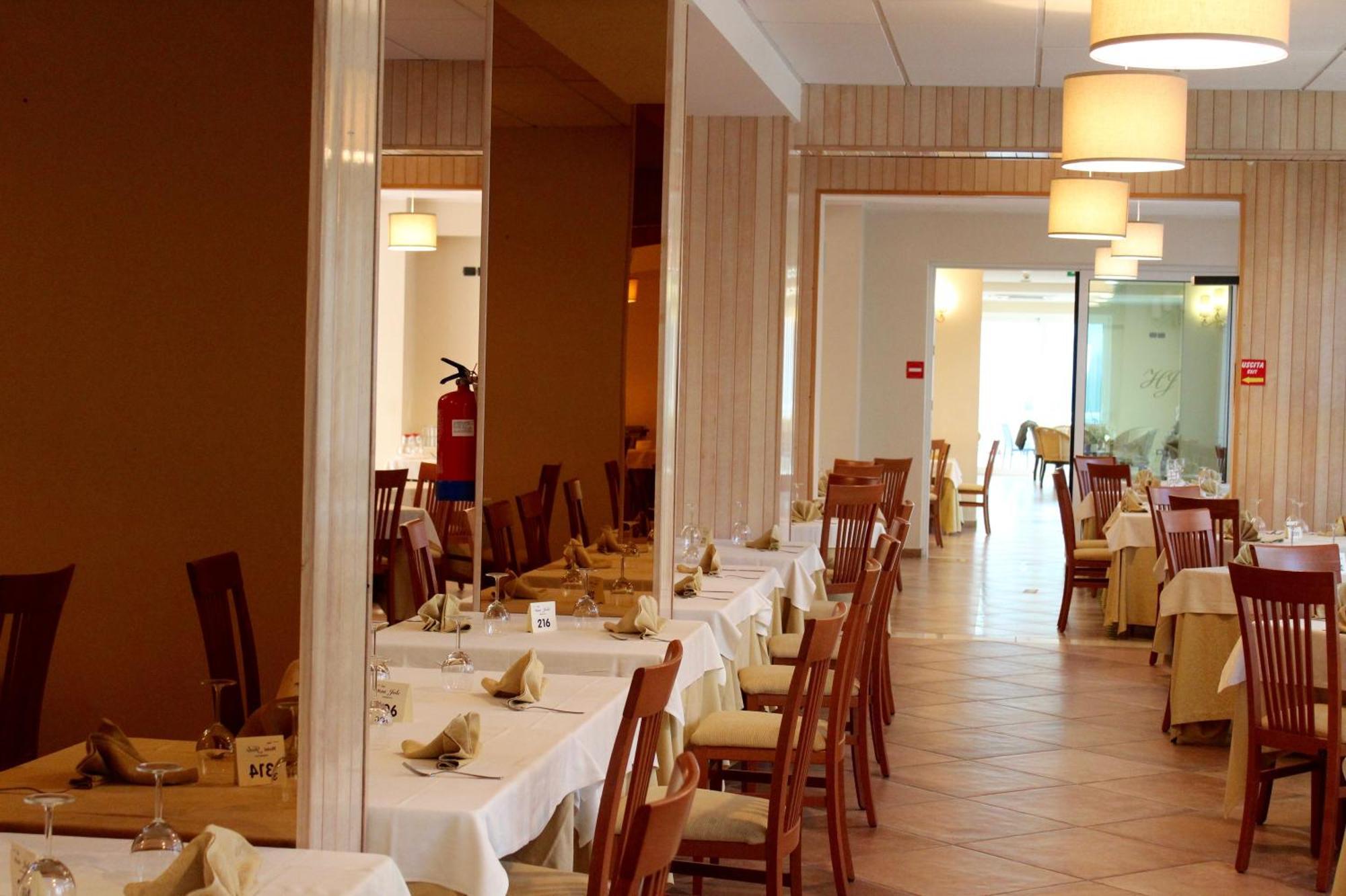 Hotel Jole 체제나티코 외부 사진